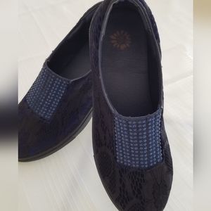 Yellow Box Ruben Navy Lace & Rhinestone slip on Sneakers 9M